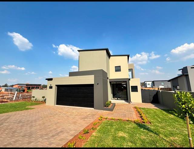 5 BEDROOM HOUSE FOR SALE IN FOUNTAINBROOK ESTATE